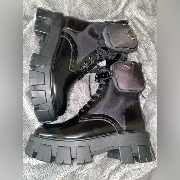 LEATHER PRADA BOOTS WITH POUCH ON THE SIDES ! - Picture 7 of 10